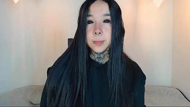 Snapshot of alien_eyes09 chatting on March 5, 2:07 am alien eyes09 online show from March 5, 2:07 am