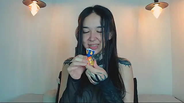 Snapshot of alien_eyes09 chatting on March 7, 2:19 am alien eyes09 online show from March 7, 2:19 am