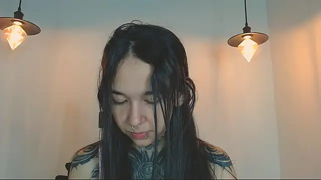 Snapshot of alien_eyes09 chatting on March 16, 2:06 am alien eyes09 online show from March 16, 2:06 am