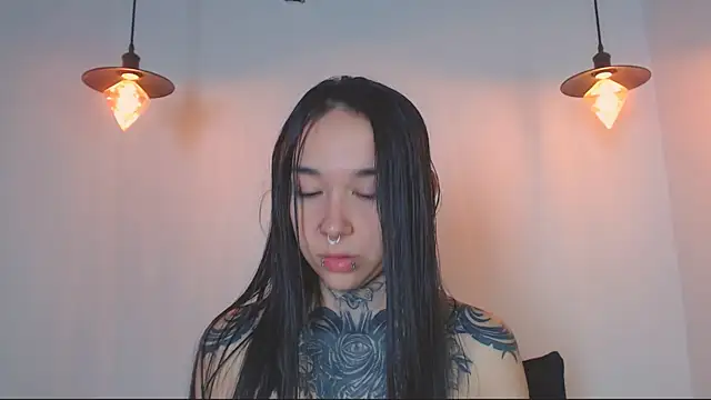 Snapshot of alien_eyes09 chatting on March 23, 2:04 am alien eyes09 online show from March 23, 2:04 am