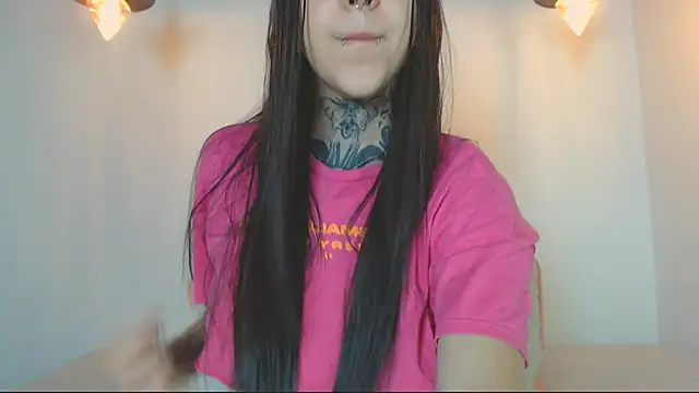 Snapshot of alien_eyes09 chatting on March 27, 1:55 am alien eyes09 online show from March 27, 1:55 am