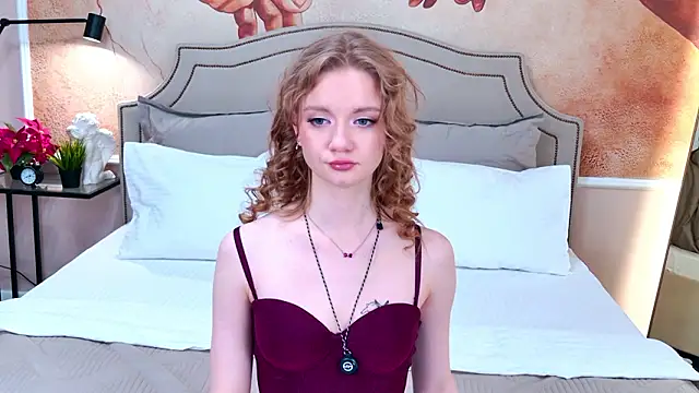 Snapshot of ElfieWhite chatting on March 18, 3:15 pm ElfieWhite online show from March 18, 3:15 pm