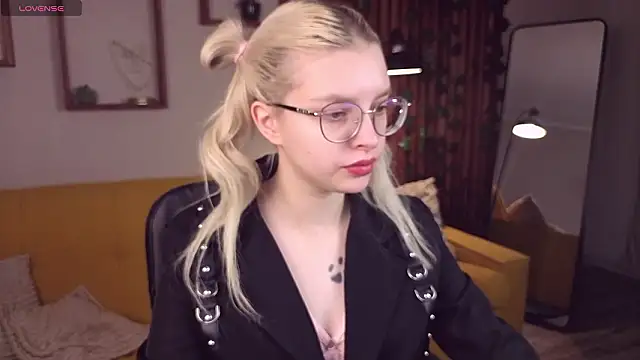 TiffanyPeachi online show from February 25, 10:36 am