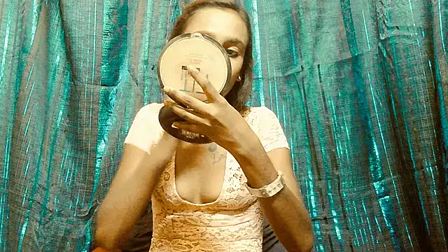 Snapshot of SassyXindian chatting on March 13, 6:53 am SassyXindian online show from March 13, 6:53 am