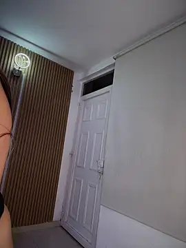 mia-rodrigues online show from February 13, 4:19 am