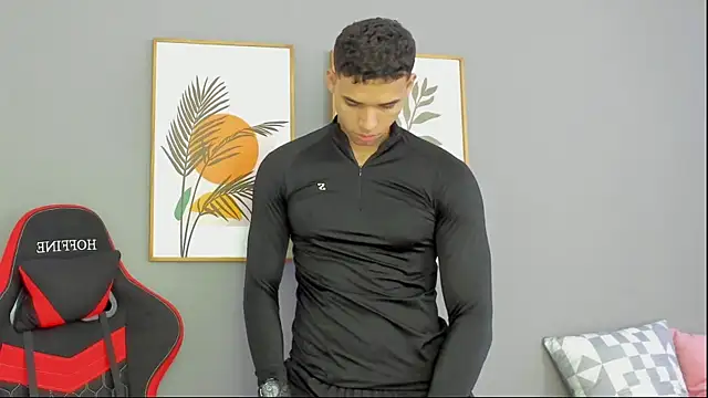 Snapshot of Thomas_walker14 chatting on May 28, 1:30 pm Thomas walker14 online show from May 28, 1:30 pm