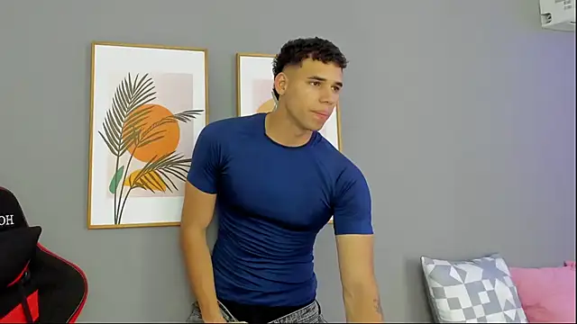 Snapshot of Thomas_walker14 chatting on June 2, 12:40 pm Thomas walker14 online show from June 2, 12:40 pm