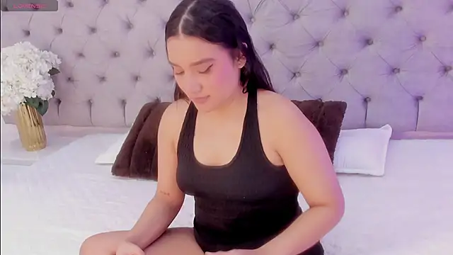 LiiaBloom online show from May 17, 4:32 am