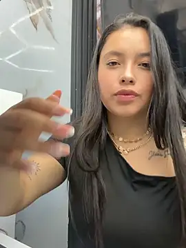 Snapshot of Miss_Bella_Flame chatting on April 18, 6:01 pm Miss Bella Flame online show from April 18, 6:01 pm