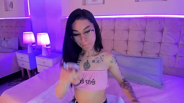 Snapshot of Megan_Morphy chatting on February 21, 1:12 pm Megan Morphy online show from February 21, 1:12 pm