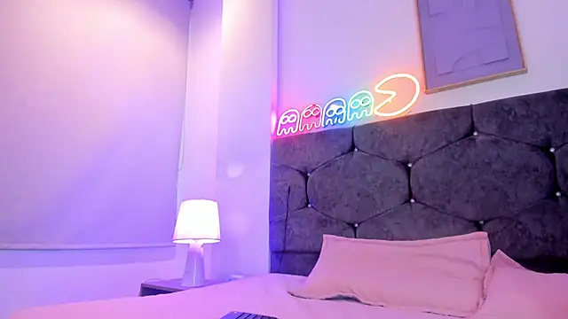 Snapshot of Megan_Morphy chatting on March 10, 12:32 pm Megan Morphy online show from March 10, 12:32 pm