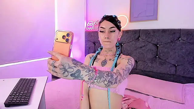 Snapshot of Megan_Morphy chatting on March 27, 1:33 pm Megan Morphy online show from March 27, 1:33 pm