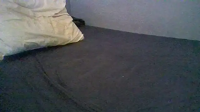 Snapshot of BonneQueueBonjour chatting on May 17, 3:48 am BonneQueueBonjour online show from May 17, 3:48 am