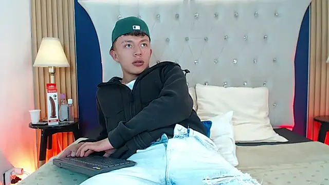 Snapshot of Dark_Nico chatting on March 6, 3:58 am Dark Nico online show from March 6, 3:58 am