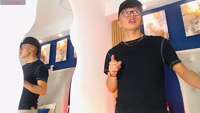 Snapshot of Dark_Nico chatting on March 13, 4:52 am Dark Nico online show from March 13, 4:52 am