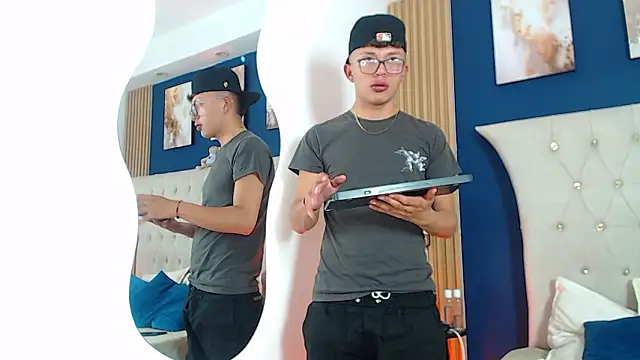 Snapshot of Dark_Nico chatting on March 15, 4:07 am Dark Nico online show from March 15, 4:07 am