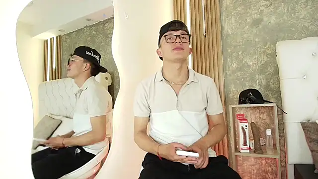 Snapshot of Dark_Nico chatting on March 29, 3:50 am Dark Nico online show from March 29, 3:50 am