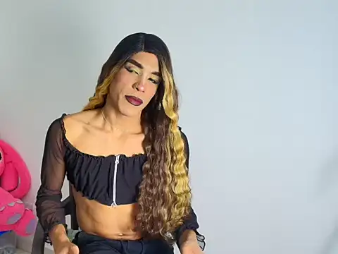 Snapshot of DollsKiara chatting on April 5, 1:58 am DollsKiara online show from April 5, 1:58 am