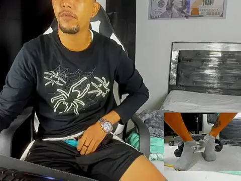 Snapshot of badboy_master chatting on February 17, 1:35 am badboy master online show from February 17, 1:35 am