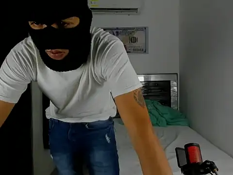 Snapshot of badboy_master chatting on February 24, 2:42 am badboy master online show from February 24, 2:42 am