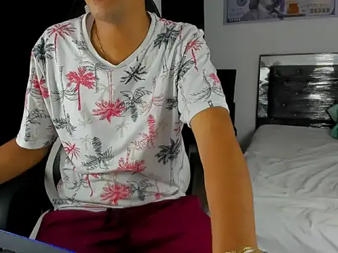 Snapshot of badboy_master chatting on February 25, 11:58 pm badboy master online show from February 25, 11:58 pm