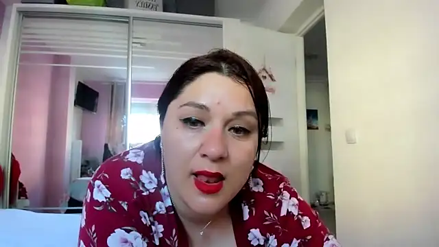 Snapshot of EVELYNA88 chatting on April 6, 9:10 am EVELYNA88 online show from April 6, 9:10 am