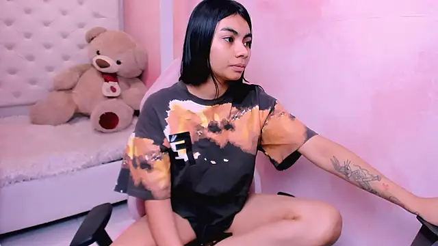 eimmy  skinny online show from March 6, 11:01 pm