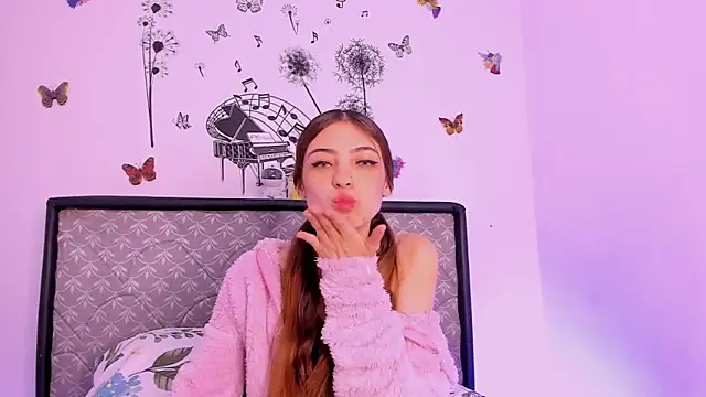 Snapshot of Sophie_vega1 chatting on March 18, 1:47 pm Sophie vega1 online show from March 18, 1:47 pm