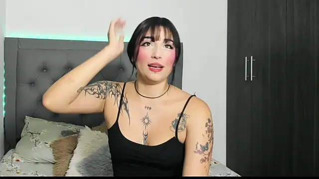 Snapshot of ImEmily__ chatting on April 16, 12:33 am ImEmily online show from April 16, 12:33 am