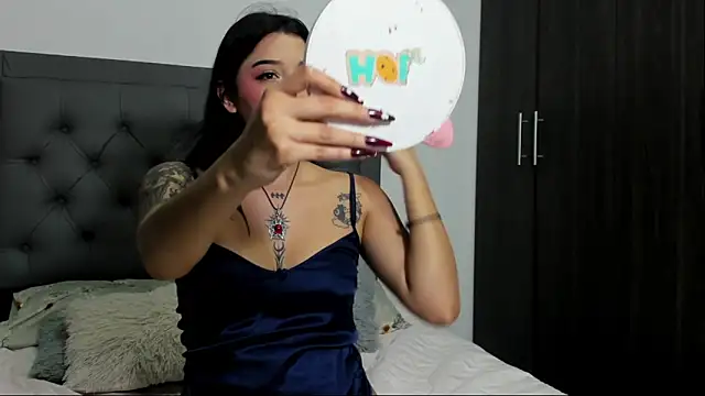 Snapshot of ImEmily__ chatting on April 25, 1:19 am ImEmily online show from April 25, 1:19 am