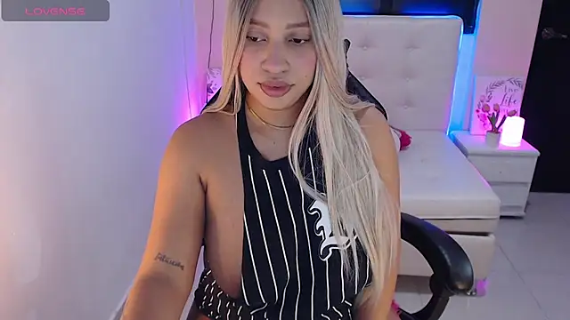 Snapshot of heelen21 chatting on March 26, 4:51 am heelen21 online show from March 26, 4:51 am