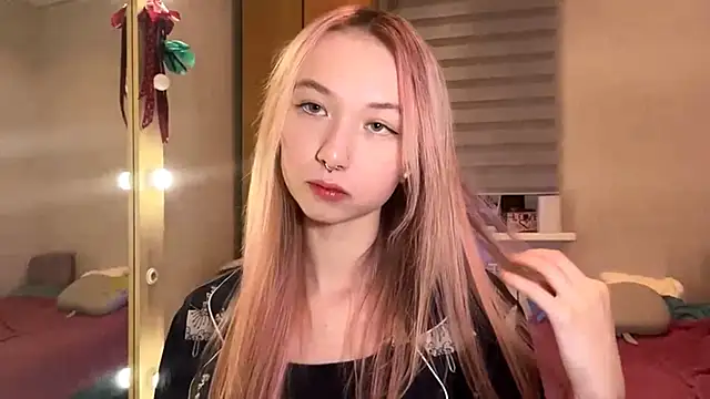 PinkTraible online show from February 14, 1:08 pm