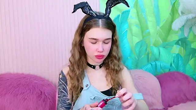 Hana Watt online show from March 31, 3:45 pm