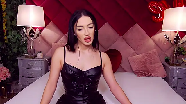 Snapshot of VictoriaLanes chatting on February 19, 5:25 am VictoriaLanes online show from February 19, 5:25 am