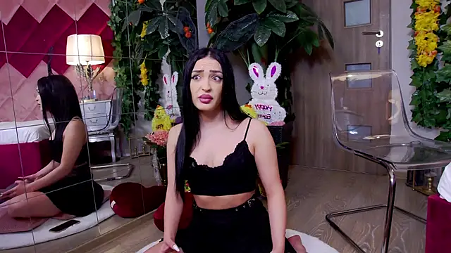 Snapshot of VictoriaLanes chatting on April 5, 4:20 am VictoriaLanes online show from April 5, 4:20 am