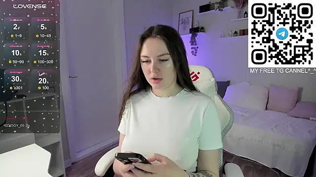 Snapshot of Laura_CollinsS chatting on March 21, 12:59 am Laura CollinsS online show from March 21, 12:59 am