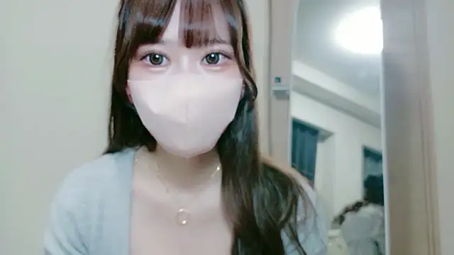 ukachan  online show from April 4, 3:20 pm