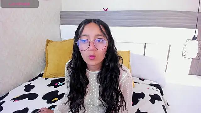 Emilyblussh online show from March 11, 6:36 pm