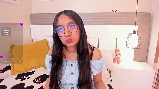 Emilyblussh online show from March 26, 7:30 pm