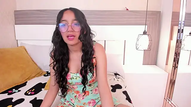 Emilyblussh online show from March 28, 7:24 pm