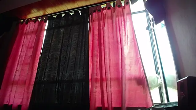 Snapshot of VALERIACUTE1 chatting on February 17, 5:19 pm VALERIACUTE1 online show from February 17, 5:19 pm