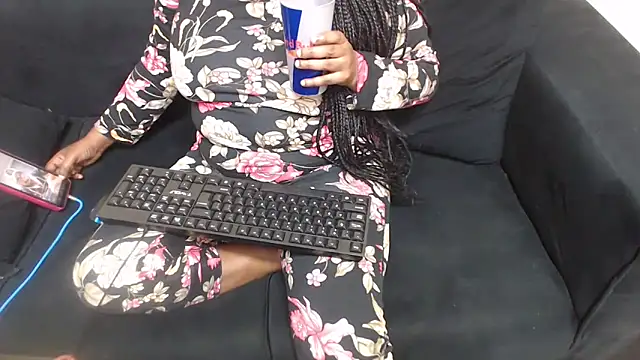 Snapshot of BustyNina41XX chatting on March 27, 11:04 pm BustyNina41XX online show from March 27, 11:04 pm