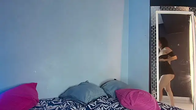 Snapshot of Abril_milf11 chatting on March 5, 12:12 pm Abril milf11 online show from March 5, 12:12 pm