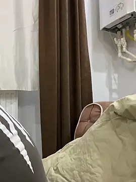 Snapshot of Can889988 chatting on February 14, 5:21 pm Can889988 online show from February 14, 5:21 pm