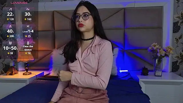 LilyClarck online show from May 3, 8:04 pm