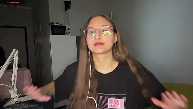 Snapshot of YettaUrive chatting on February 18, 3:41 pm YettaUrive online show from February 18, 3:41 pm