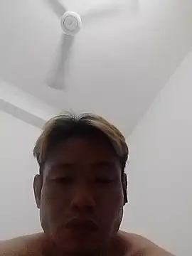 Snapshot of hoong84 chatting on February 14, 2:30 am hoong84 online show from February 14, 2:30 am