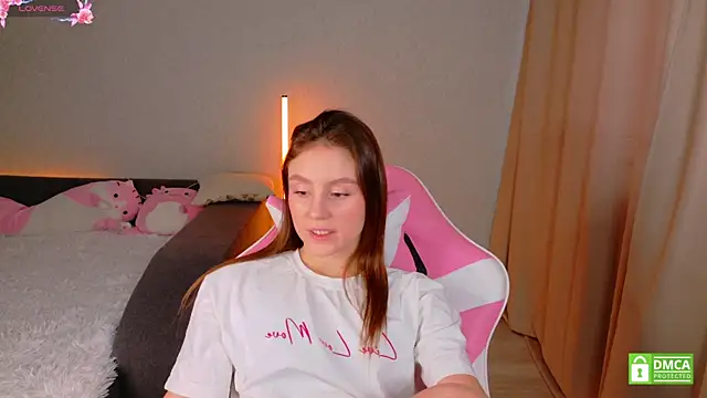 KateNickson online show from March 22, 5:33 am