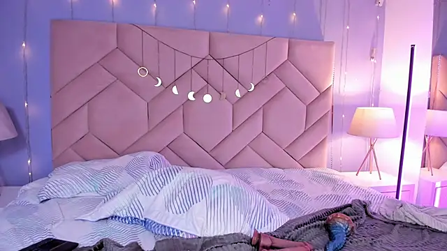 NaeniaDemon  online show from March 21, 9:36 am