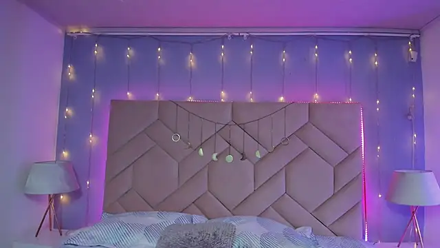 NaeniaDemon  online show from March 26, 3:34 am